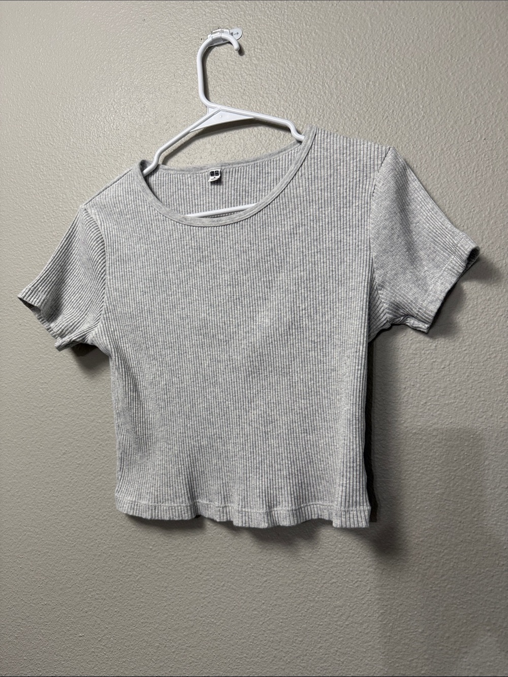 Uniqlo Ribbed Cropped Short Sleeve T-Shirt
